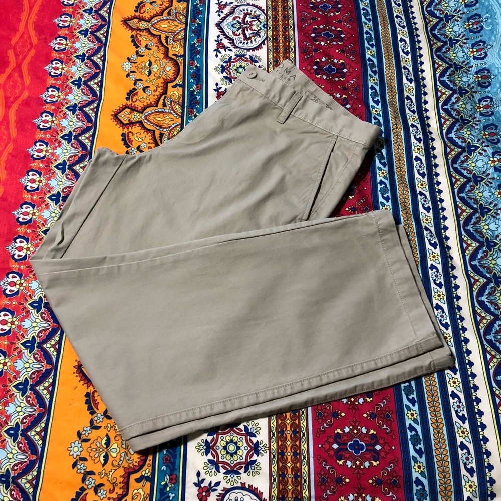 SONOMA MEN’s LONG KHAKI PANTS.  36x32. A MUST FOR ANY MAN’s CLOSET! GREAT SHAPE!